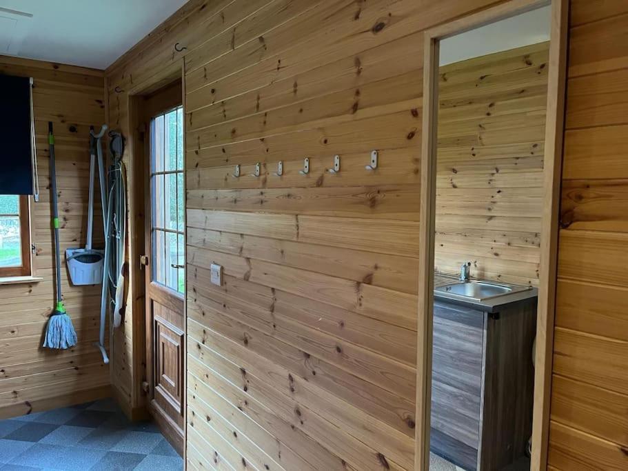 Artro Lodge Luxury 3 Bedroom, 3 Bathroom & Hot Tub Лланбедр Екстер'єр фото