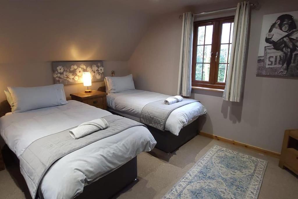 Artro Lodge Luxury 3 Bedroom, 3 Bathroom & Hot Tub Лланбедр Екстер'єр фото