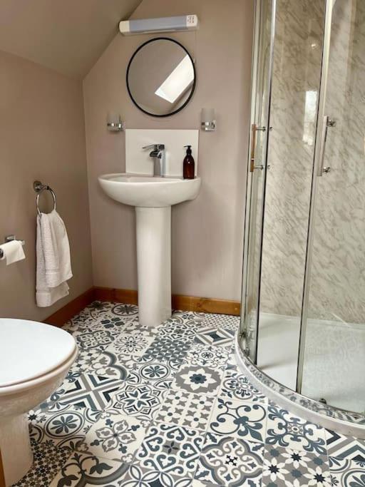 Artro Lodge Luxury 3 Bedroom, 3 Bathroom & Hot Tub Лланбедр Екстер'єр фото