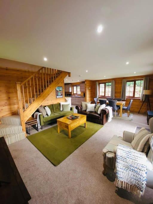 Artro Lodge Luxury 3 Bedroom, 3 Bathroom & Hot Tub Лланбедр Екстер'єр фото